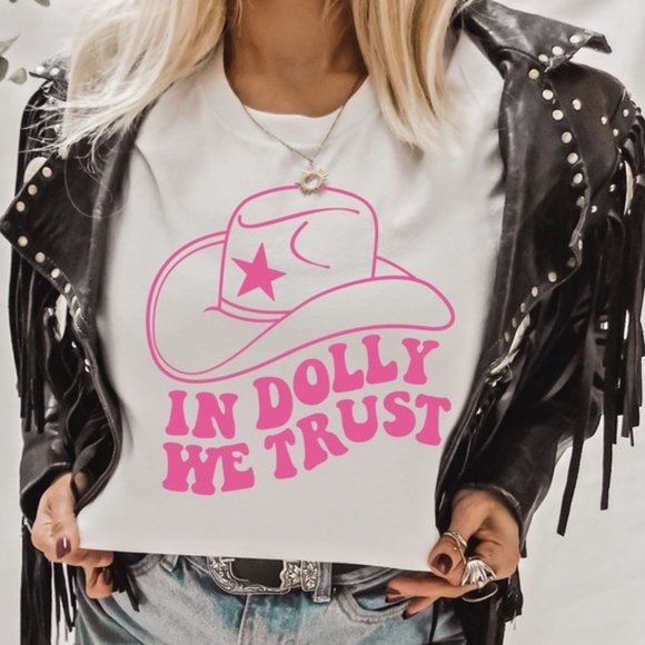 In Dolly We Trust Graphic Tee Country - Picture 1 of 5